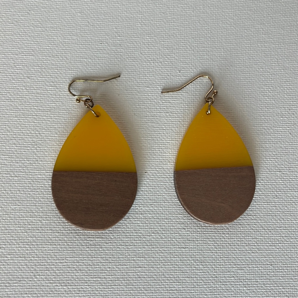 CC California YellowNatural Wood Earrings New In Box 10$
